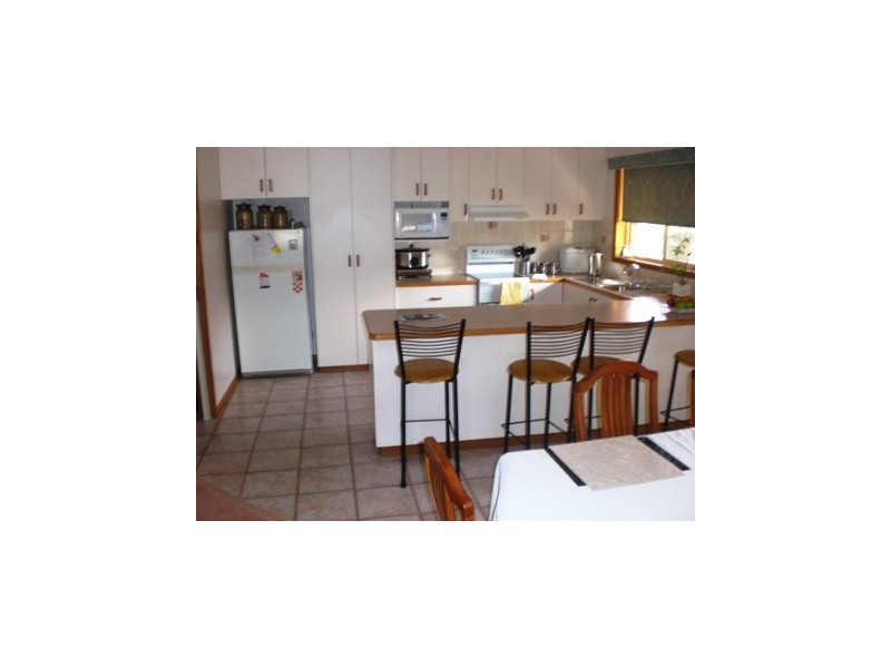 111 Sturt Street, Howlong NSW 2643