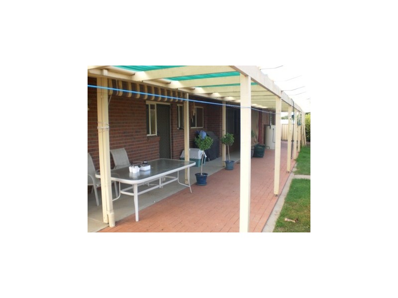 111 Sturt Street, Howlong NSW 2643