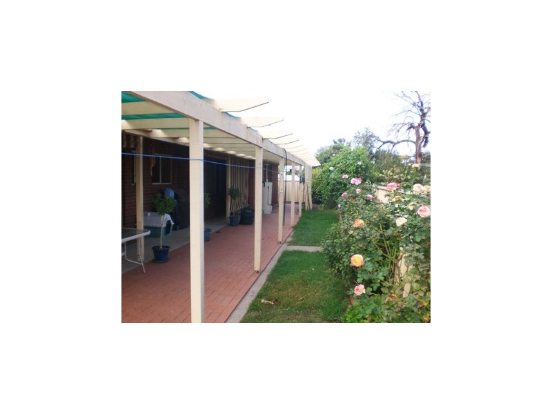 111 Sturt Street, Howlong NSW 2643