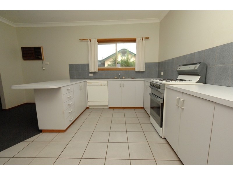 1/387 Kotthoff Street, Lavington NSW 2641