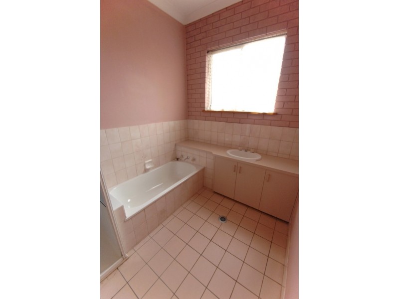 1/387 Kotthoff Street, Lavington NSW 2641