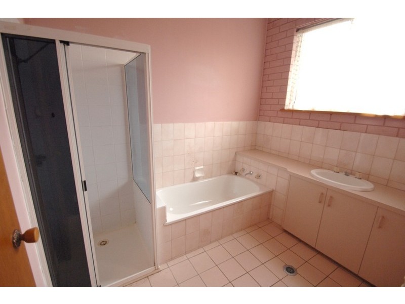 1/387 Kotthoff Street, Lavington NSW 2641