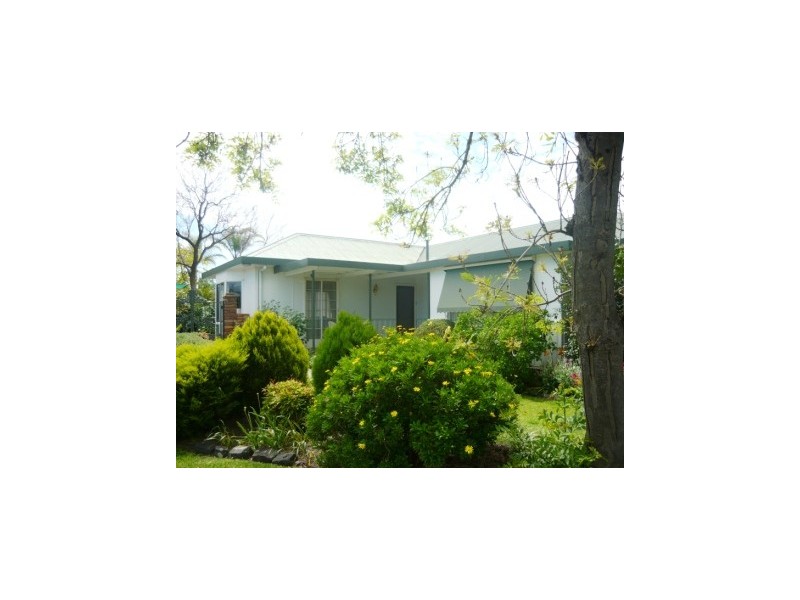 456 Hall Avenue, Lavington NSW 2641