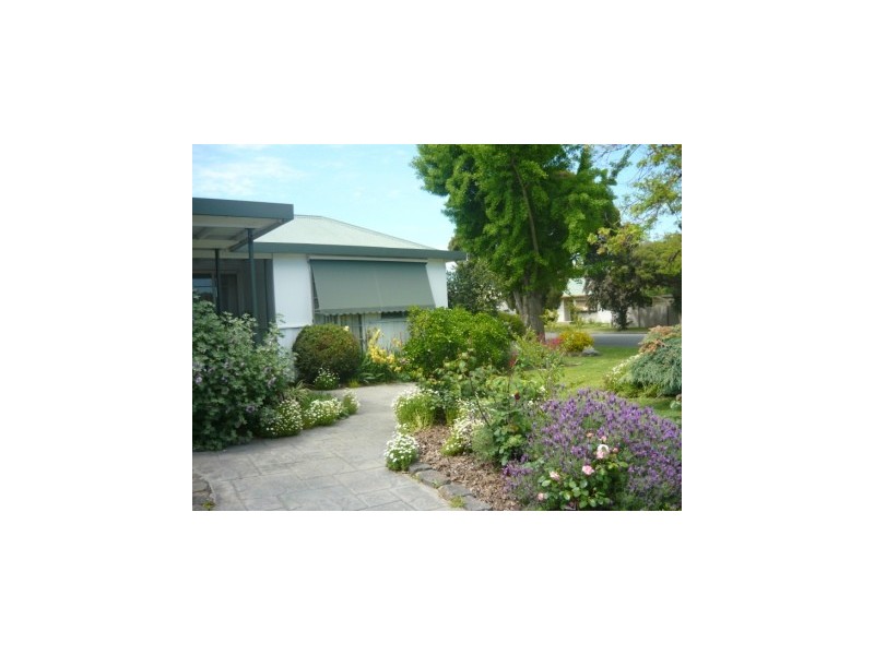 456 Hall Avenue, Lavington NSW 2641