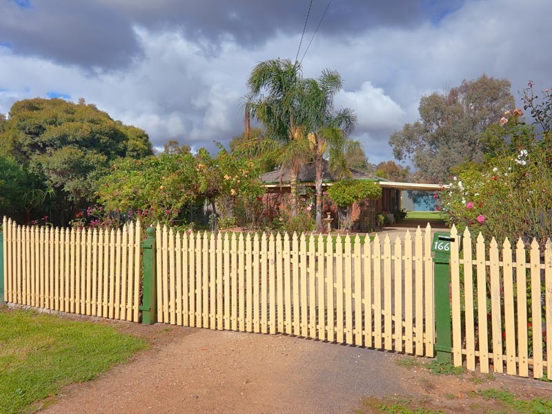 166 Clarke Street, Howlong NSW 2643