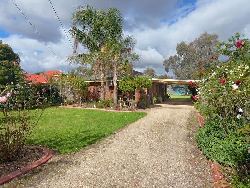 166 Clarke Street, Howlong NSW 2643