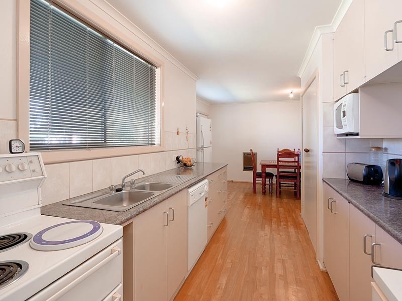 76 James Cook Avenue, Howlong NSW 2643