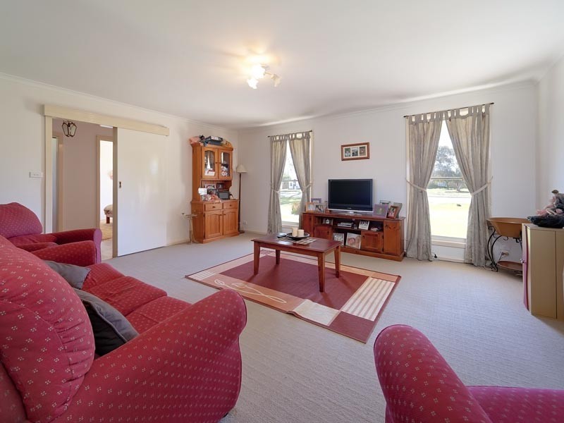 76 James Cook Avenue, Howlong NSW 2643