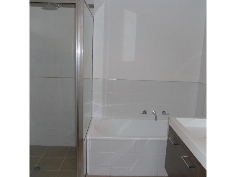 76 James Cook Avenue, Howlong NSW 2643