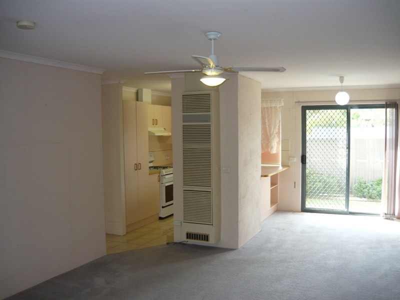 1/11 Graetz Court, Lavington NSW 2641