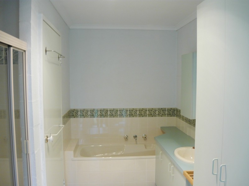 1/11 Graetz Court, Lavington NSW 2641