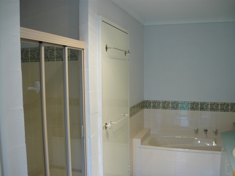 1/11 Graetz Court, Lavington NSW 2641