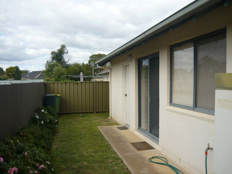 1/11 Graetz Court, Lavington NSW 2641