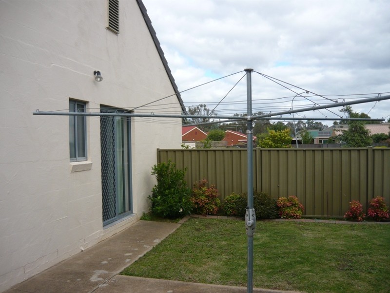 1/11 Graetz Court, Lavington NSW 2641
