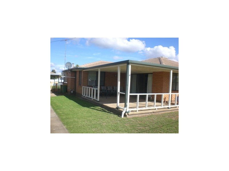 4 Pell Street, Howlong NSW 2643