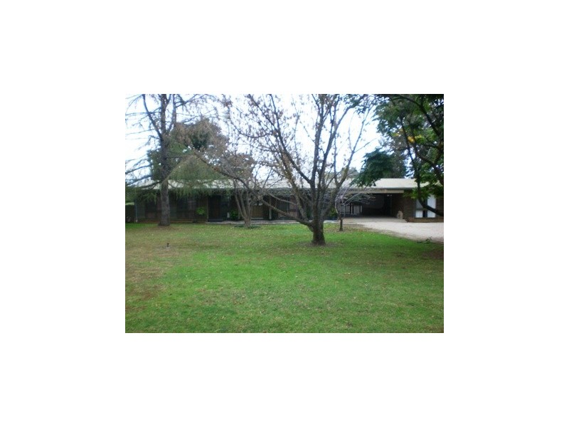 102 Victoria Street, Howlong NSW 2643