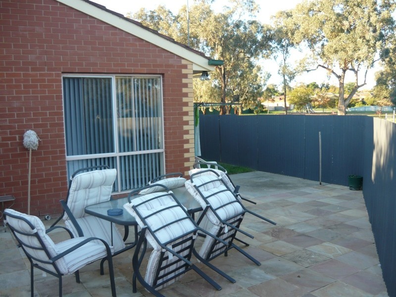 4/14 Graetz Court, Lavington NSW 2641