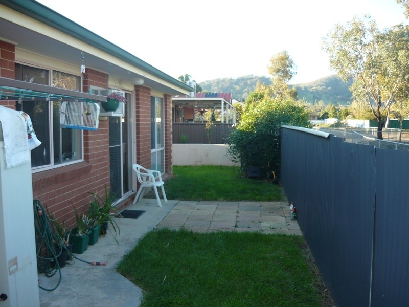 4/14 Graetz Court, Lavington NSW 2641