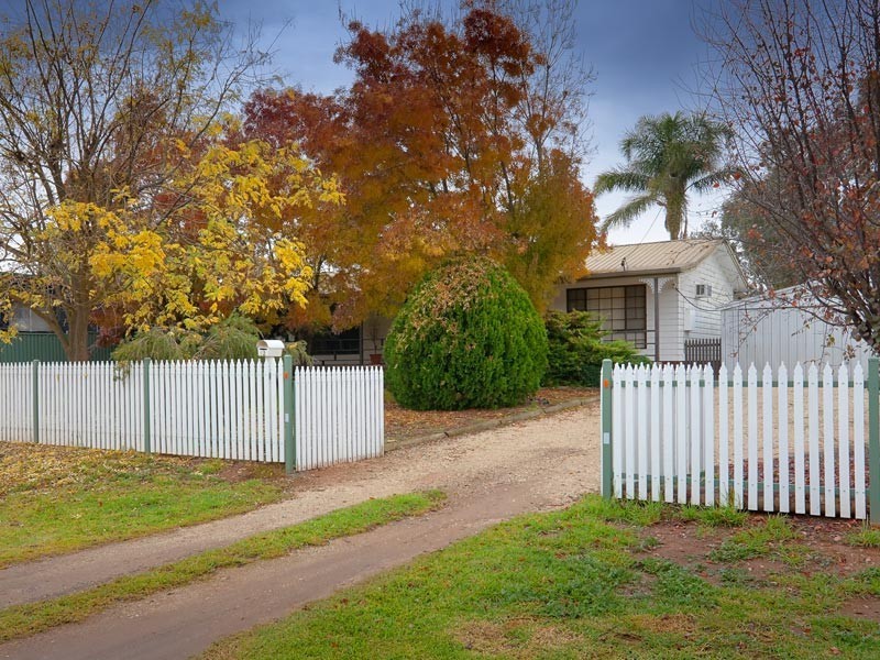 62 Pearce Street, Howlong NSW 2643