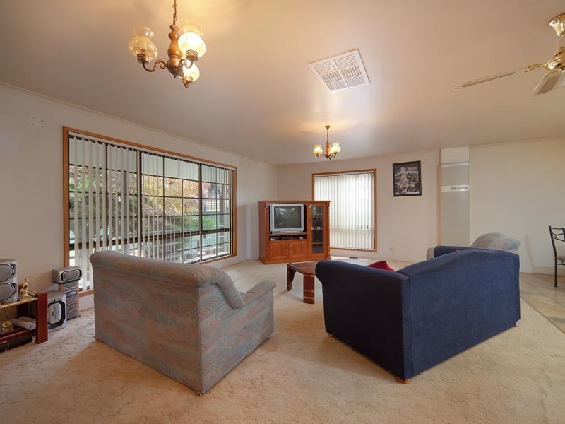 62 Pearce Street, Howlong NSW 2643