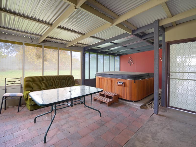 62 Pearce Street, Howlong NSW 2643