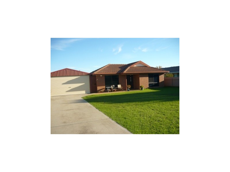 533 Schaefer Street, Lavington NSW 2641