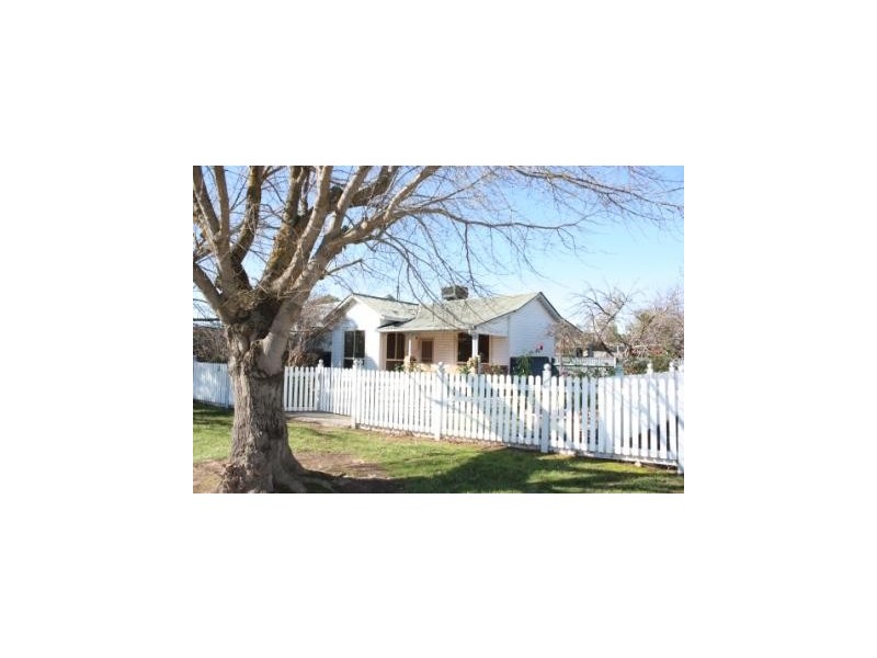 140 Federation Avenue, Corowa NSW 2646