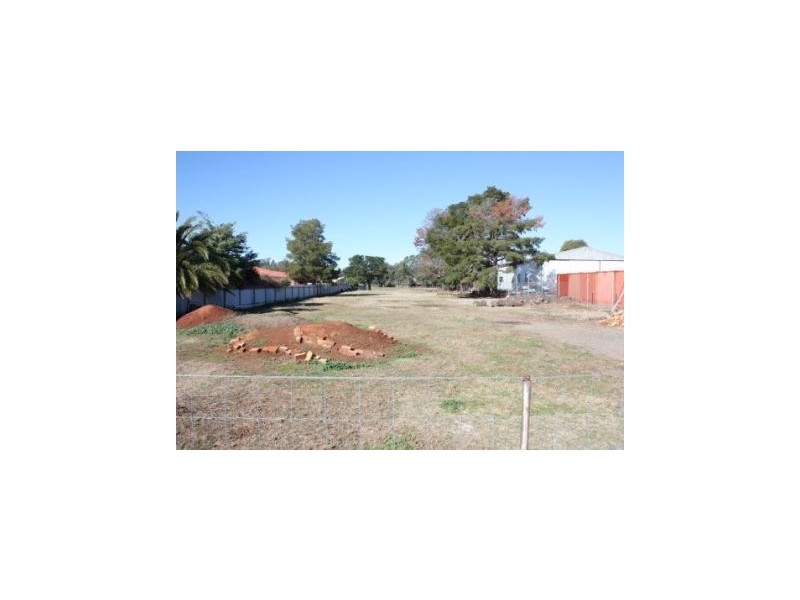 140 Federation Avenue, Corowa NSW 2646