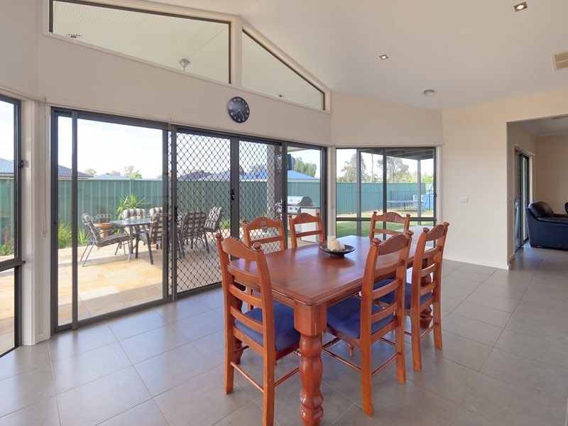 1 William Place, Howlong NSW 2643