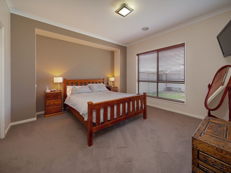 1 William Place, Howlong NSW 2643