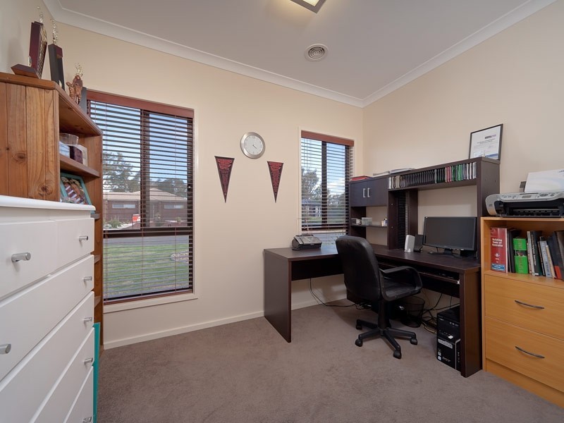 1 William Place, Howlong NSW 2643