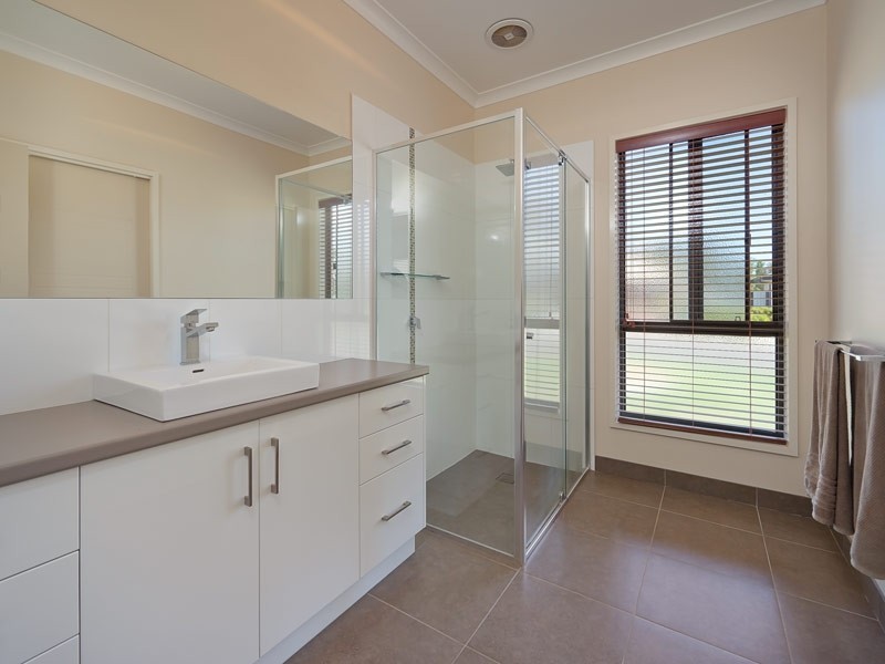 1 William Place, Howlong NSW 2643