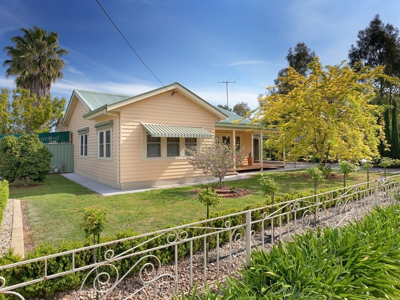 78 Hawkins Street, Howlong NSW 2643