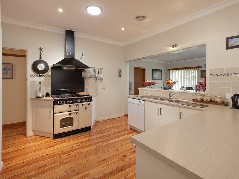 78 Hawkins Street, Howlong NSW 2643