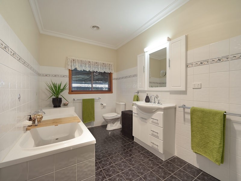 78 Hawkins Street, Howlong NSW 2643