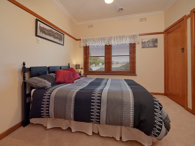 78 Hawkins Street, Howlong NSW 2643