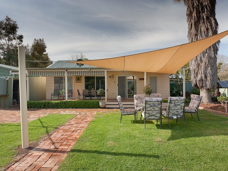 78 Hawkins Street, Howlong NSW 2643