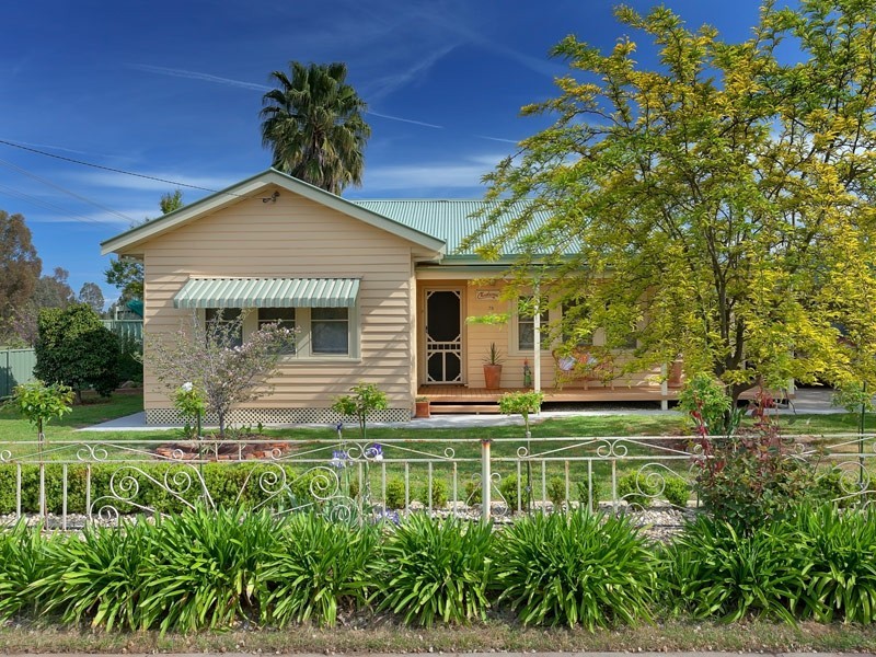 78 Hawkins Street, Howlong NSW 2643