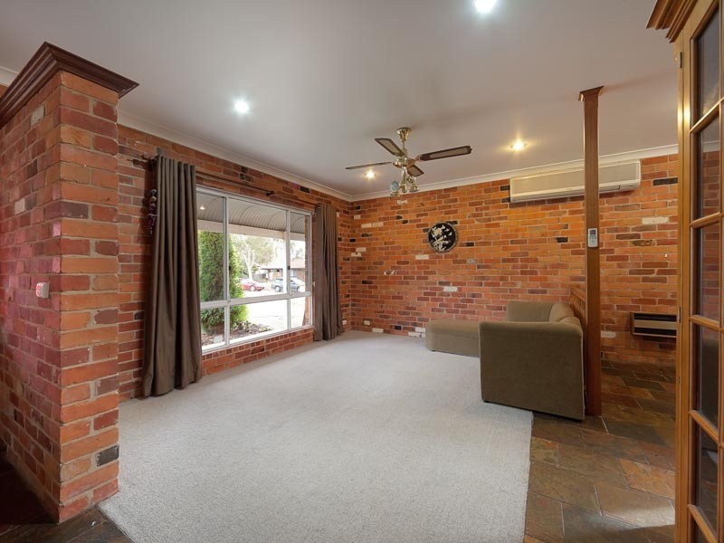 7 Ditmann Place, Lavington NSW 2641