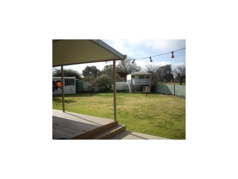 6 Thomas Place, Culcairn NSW 2660