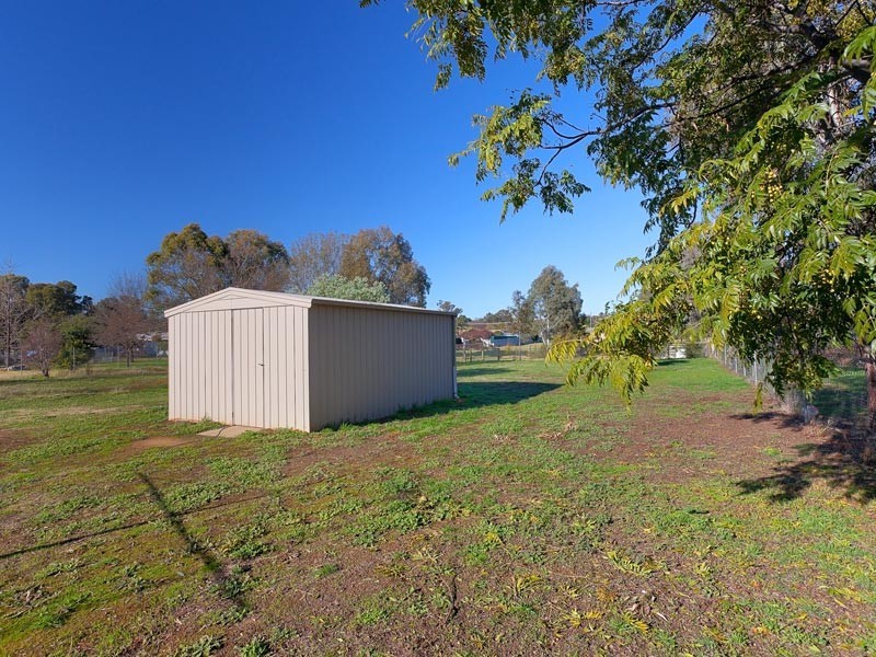 148 Clarke Street, Howlong NSW 2643