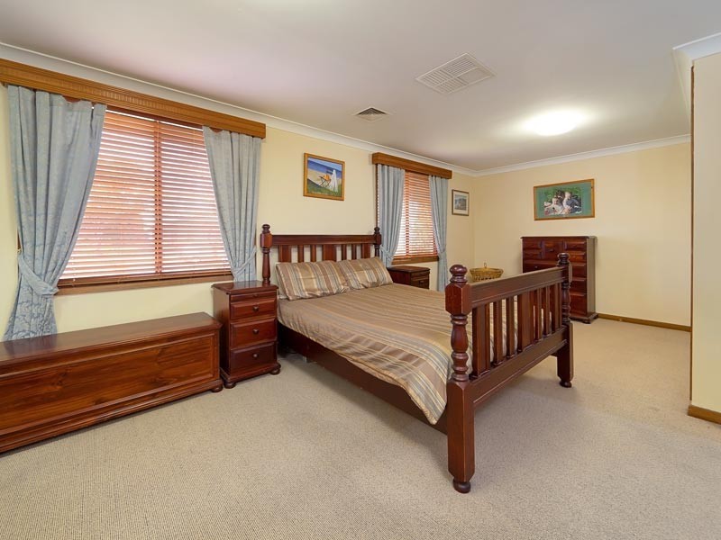 286 Bimbadeen Avenue, East Albury NSW 2640
