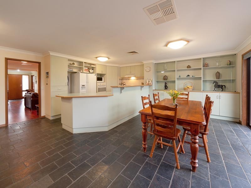 286 Bimbadeen Avenue, East Albury NSW 2640