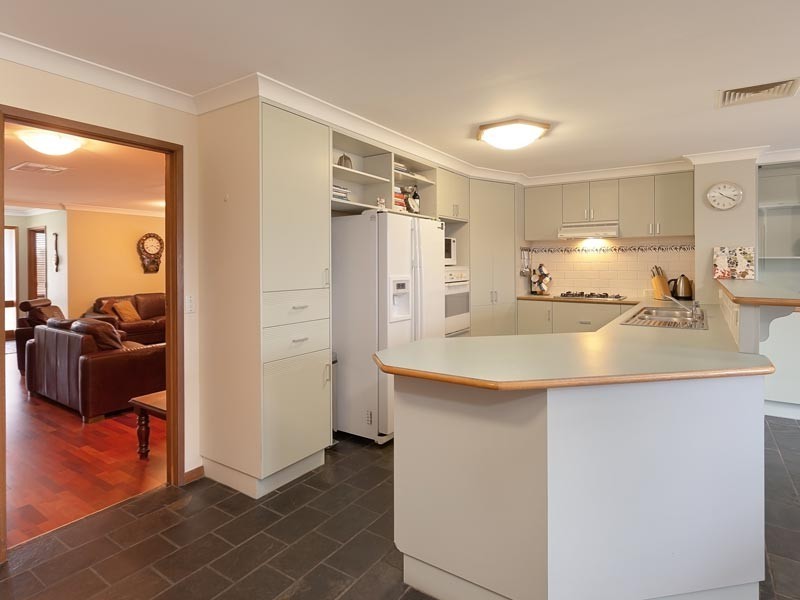 286 Bimbadeen Avenue, East Albury NSW 2640