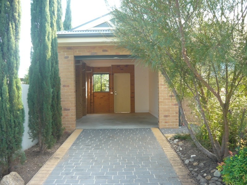 1037 Calimo Street, Albury NSW 2640