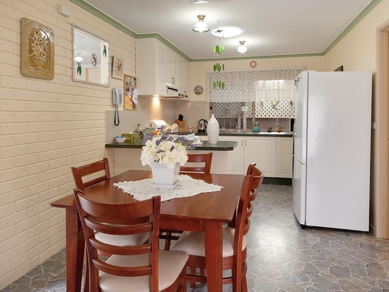 2/6 Graetz Court, Lavington NSW 2641