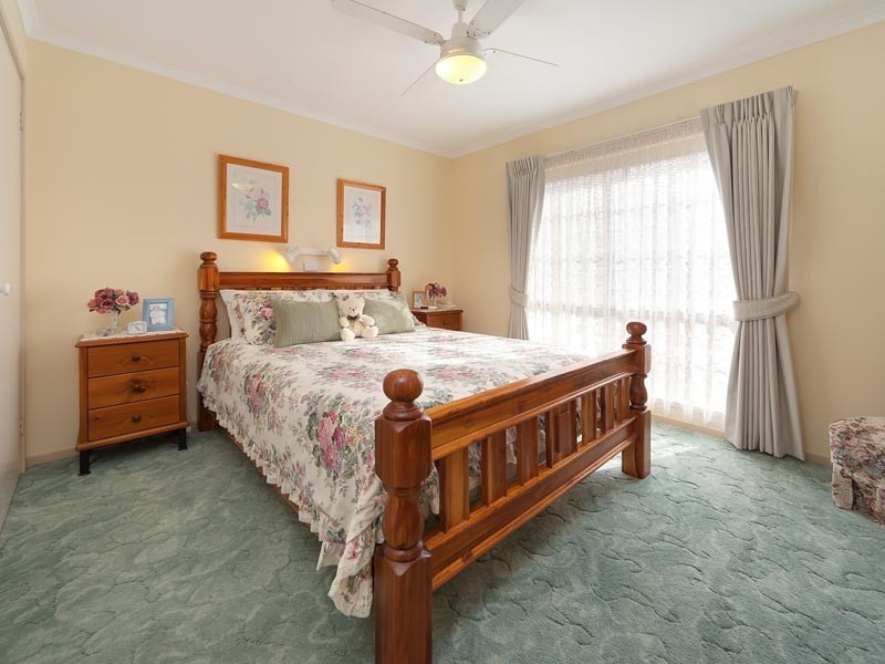 2/6 Graetz Court, Lavington NSW 2641