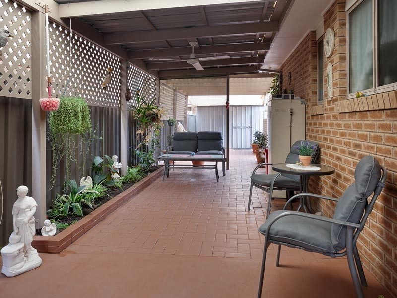 2/6 Graetz Court, Lavington NSW 2641