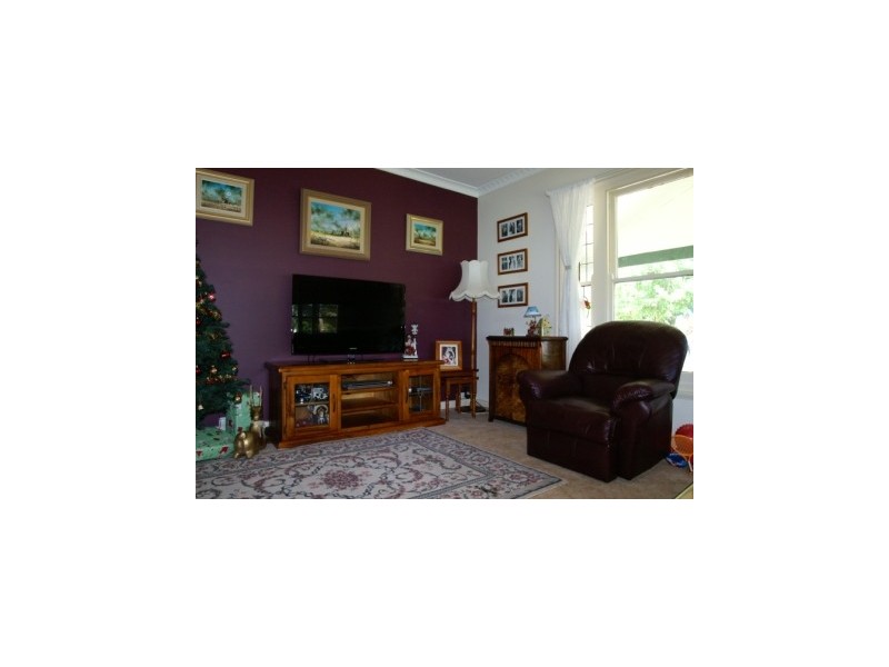 10 Victoria Street, Howlong NSW 2643