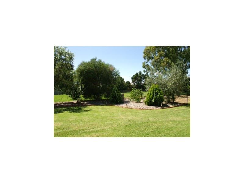 10 Victoria Street, Howlong NSW 2643